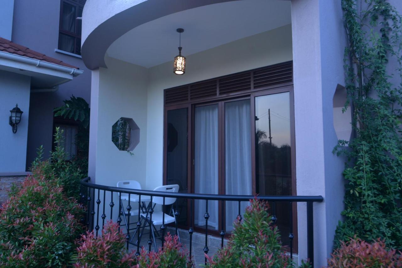 Akasu Bed And Breakfast Кампала Экстерьер фото
