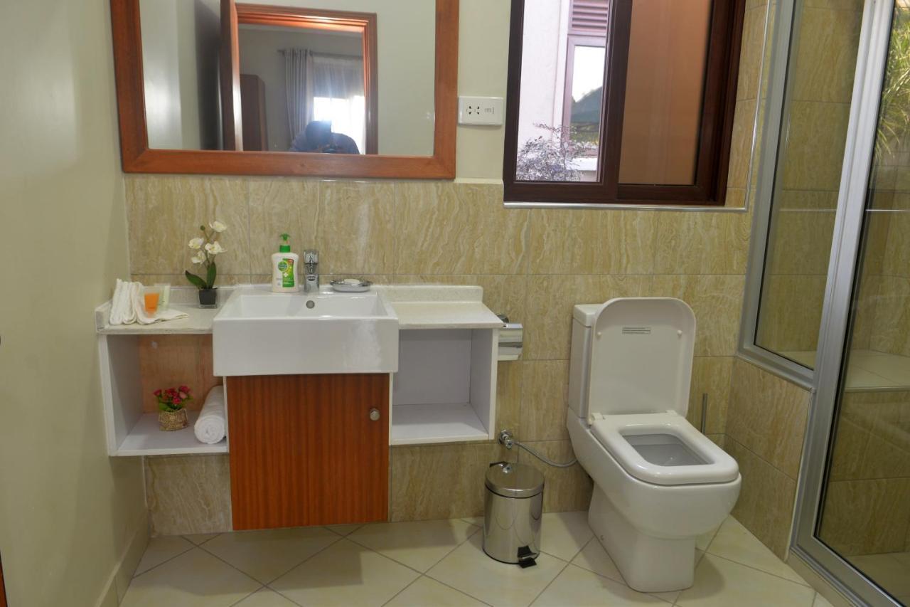 Akasu Bed And Breakfast Кампала Экстерьер фото
