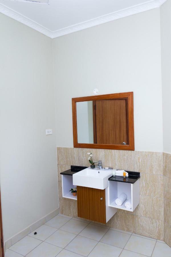 Akasu Bed And Breakfast Кампала Экстерьер фото