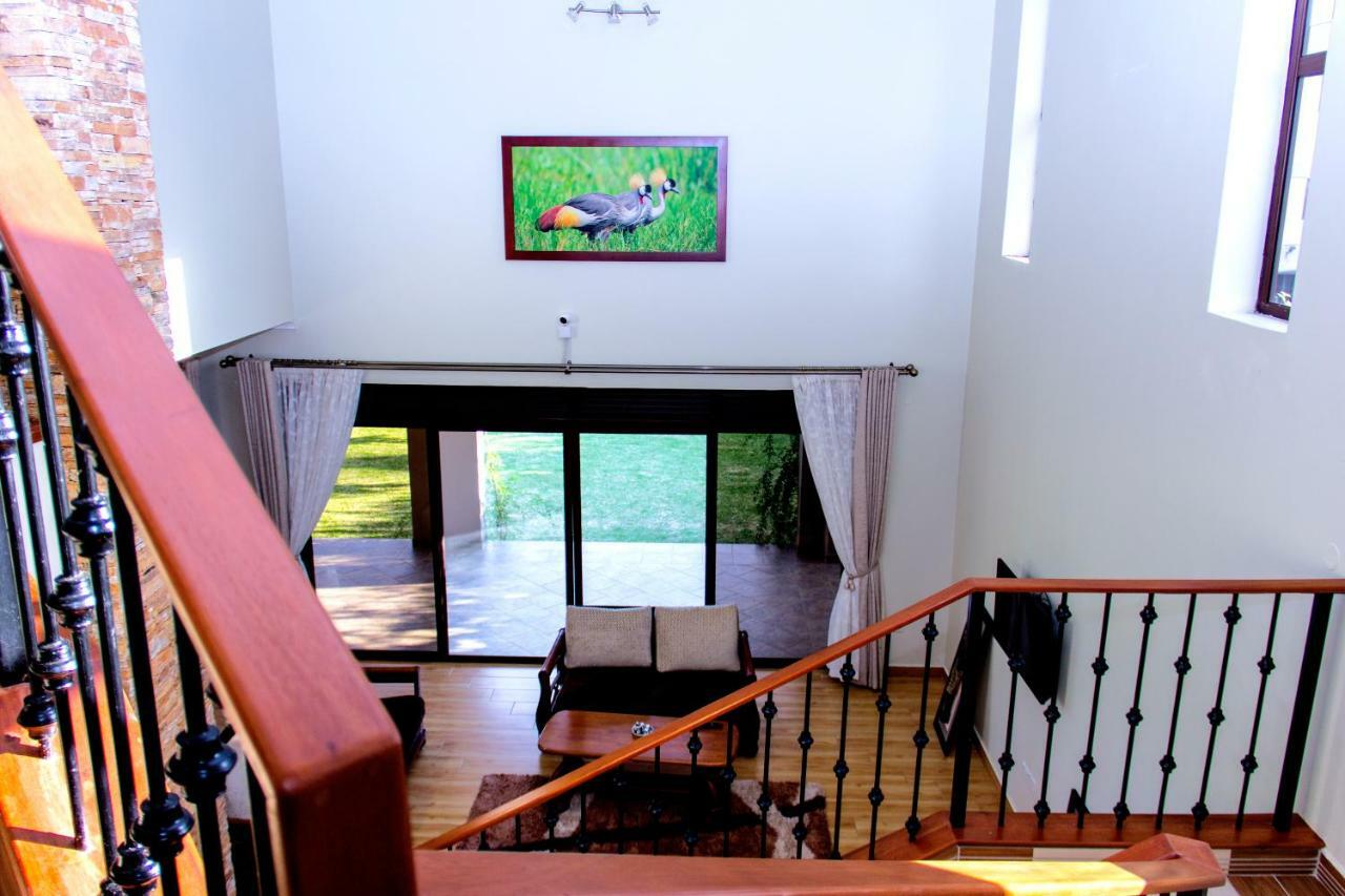 Akasu Bed And Breakfast Кампала Экстерьер фото