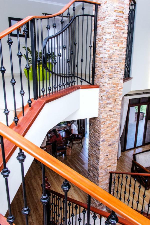 Akasu Bed And Breakfast Кампала Экстерьер фото